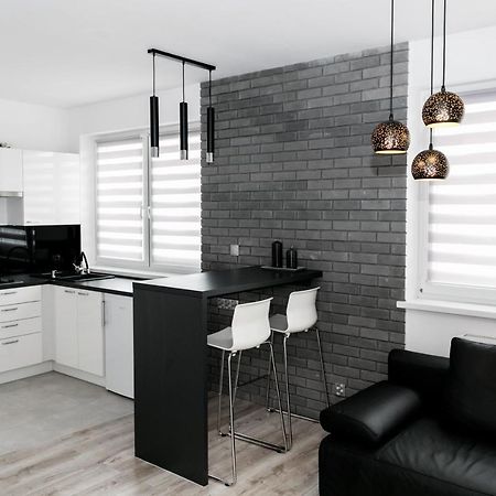 Apartament Z Lozem Malzenskim - Bezplatny Parking Posen Exterior foto