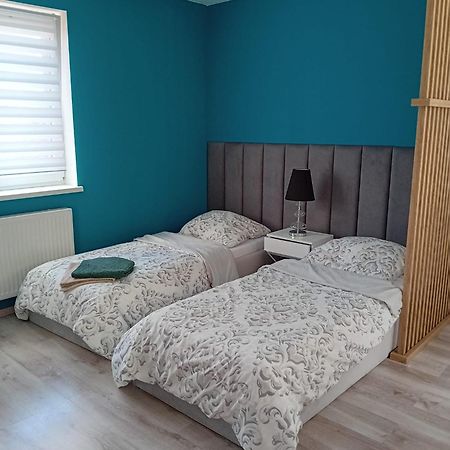 Apartament Z Lozem Malzenskim - Bezplatny Parking Posen Exterior foto