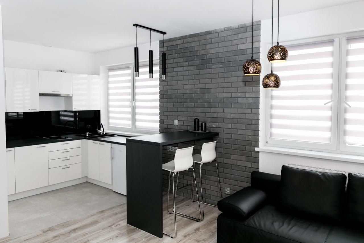 Apartament Z Lozem Malzenskim - Bezplatny Parking Posen Exterior foto